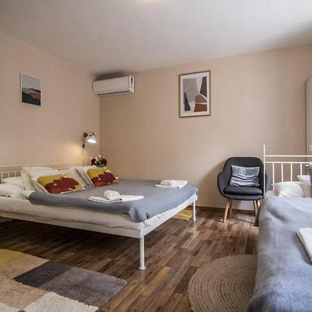 Vagi Apartment Sarvar Bagian luar foto