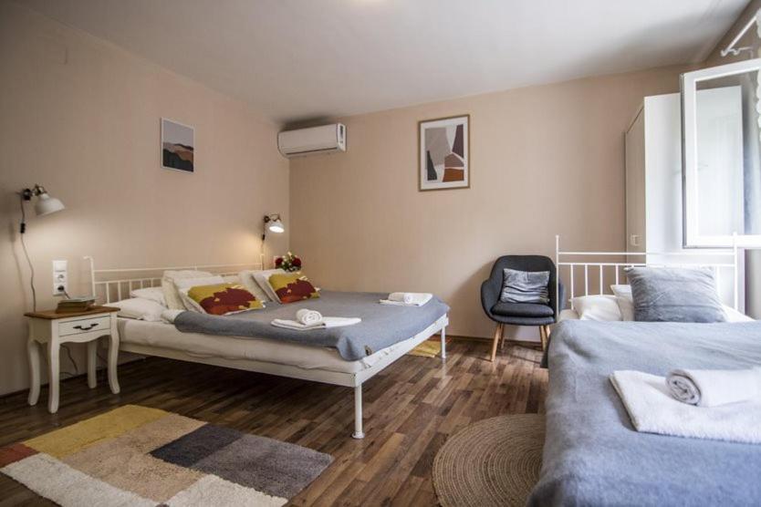 Vagi Apartment Sarvar Bagian luar foto