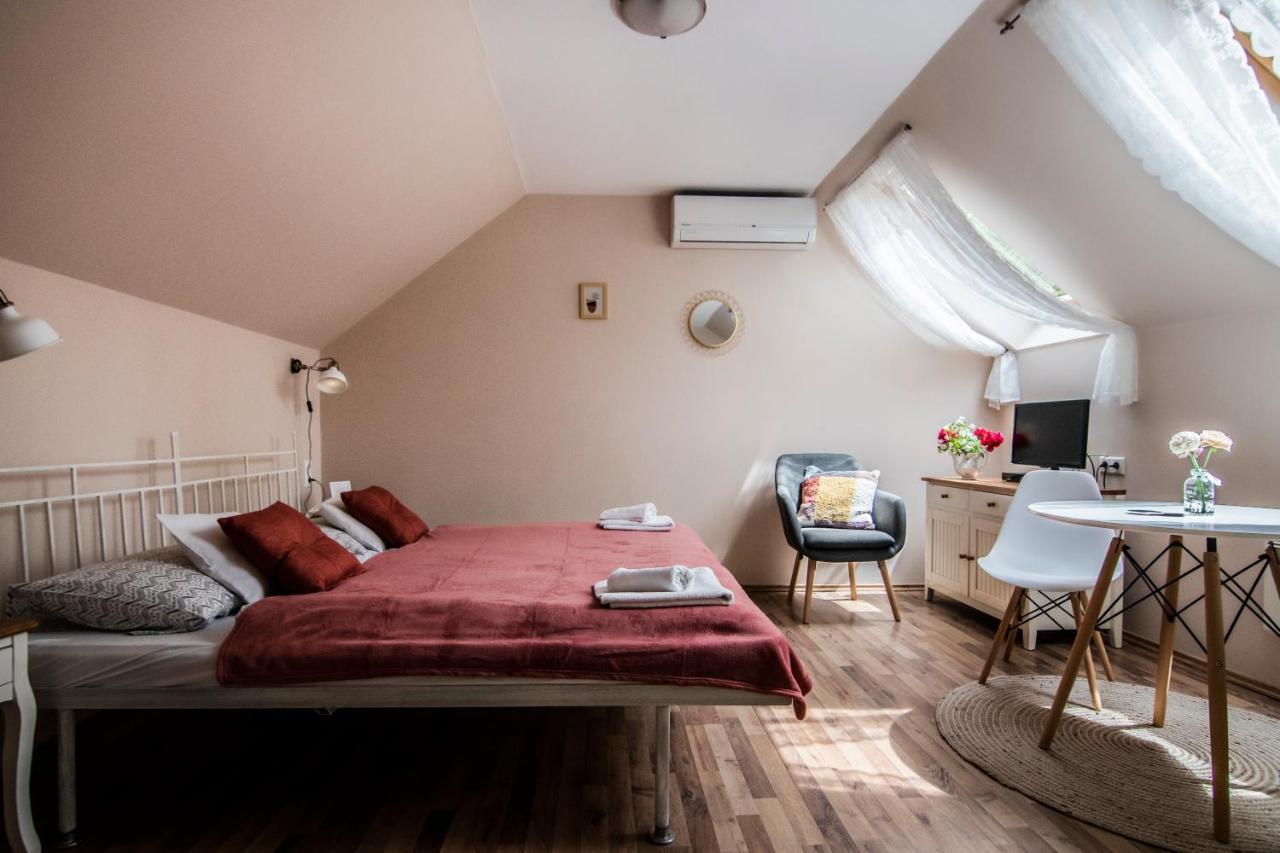 Vagi Apartment Sarvar Bagian luar foto