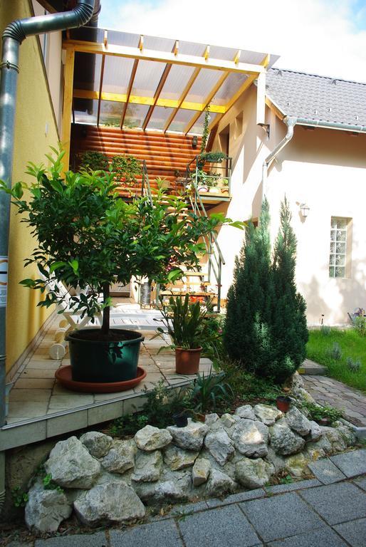 Vagi Apartment Sarvar Bagian luar foto