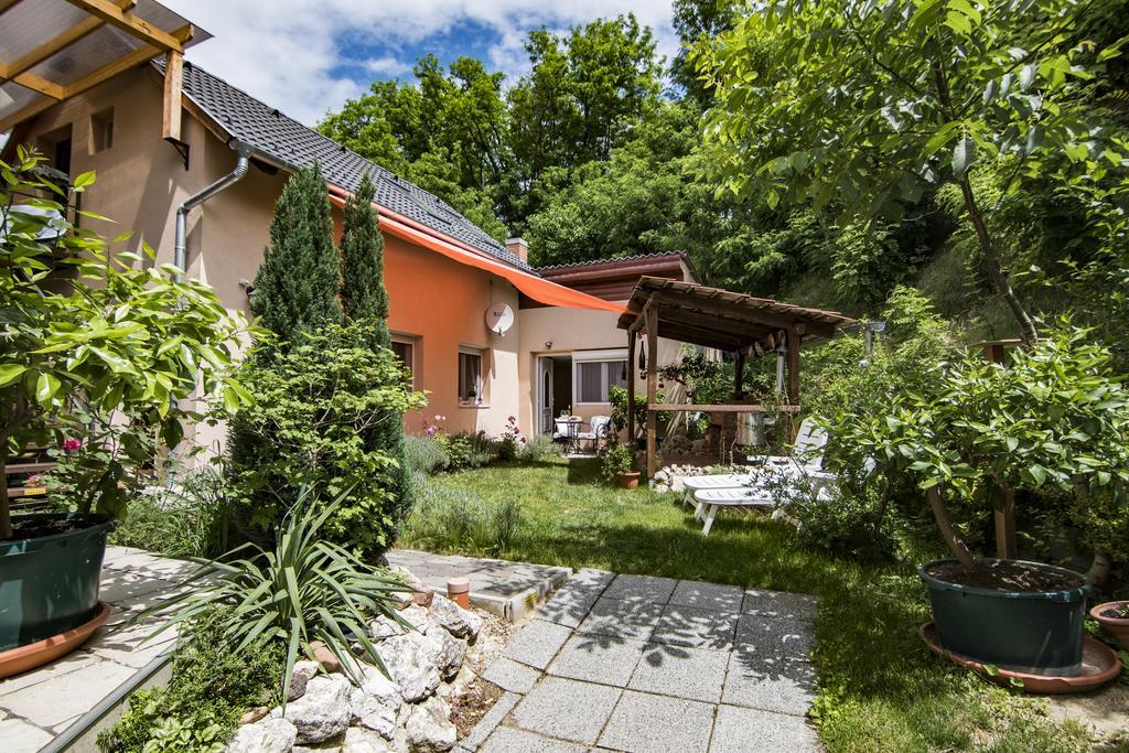 Vagi Apartment Sarvar Bagian luar foto