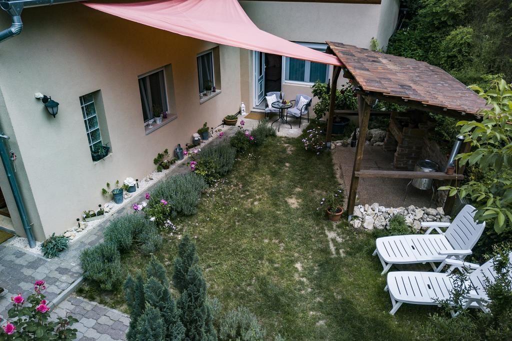Vagi Apartment Sarvar Bagian luar foto