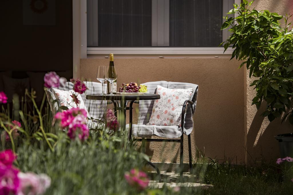 Vagi Apartment Sarvar Bagian luar foto