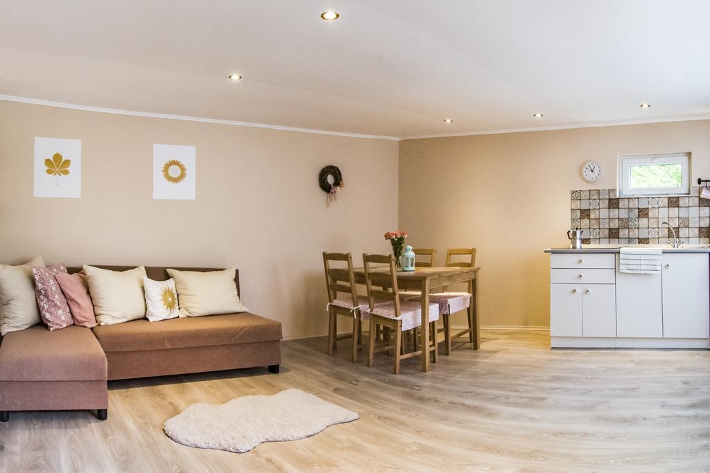 Vagi Apartment Sarvar Bagian luar foto