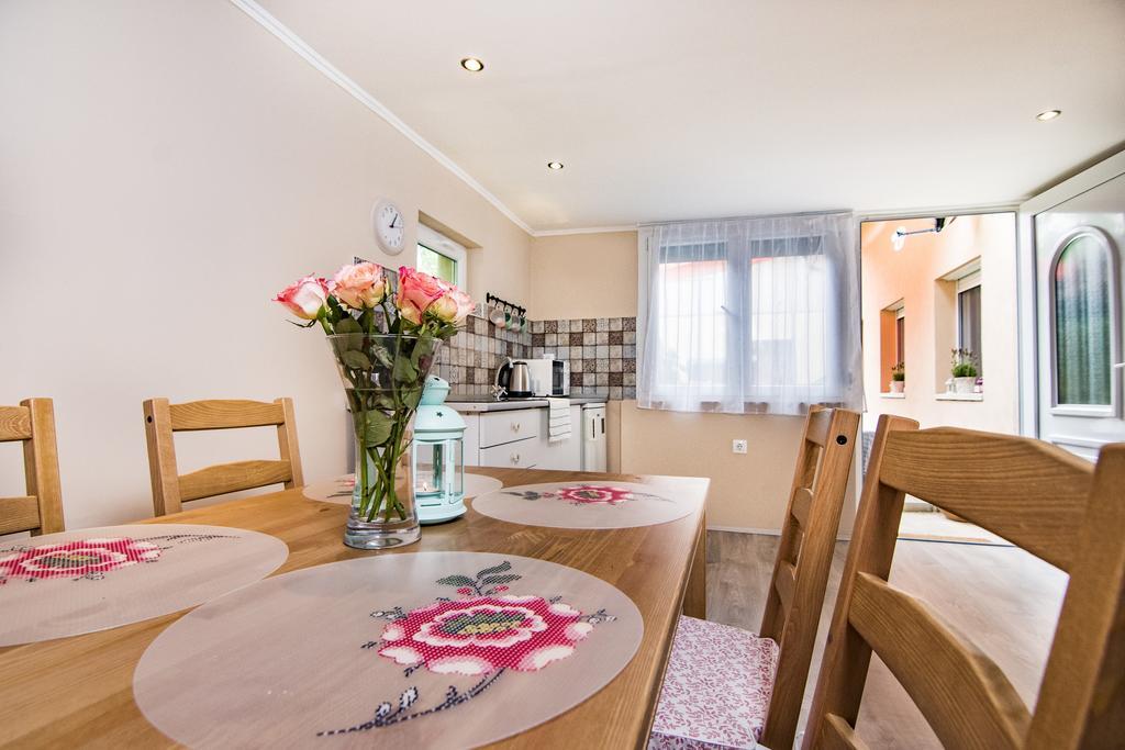 Vagi Apartment Sarvar Bagian luar foto