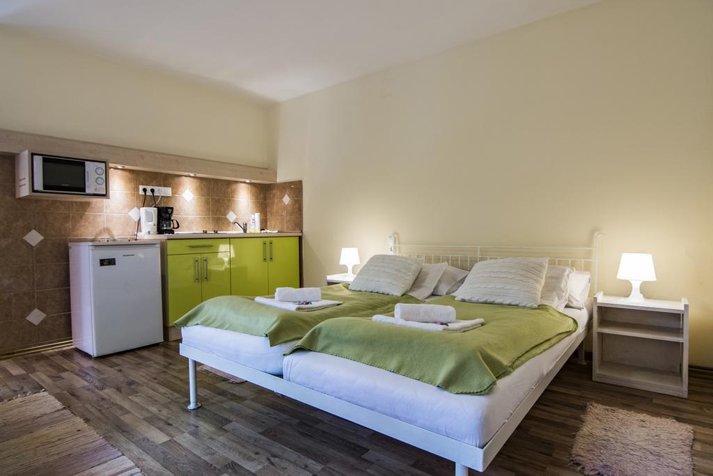 Vagi Apartment Sarvar Bagian luar foto