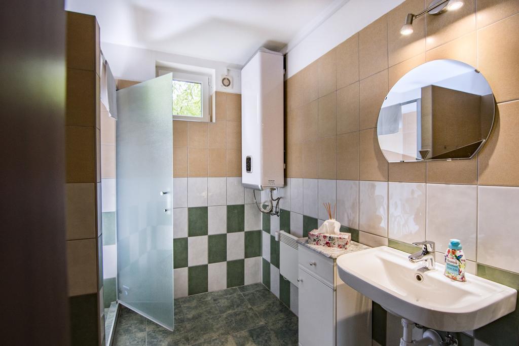 Vagi Apartment Sarvar Bagian luar foto